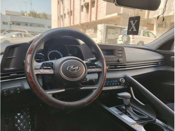Car image 25