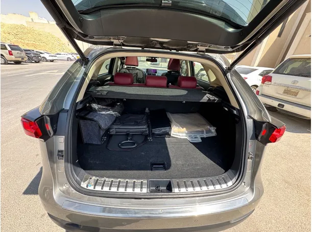 Car image 20