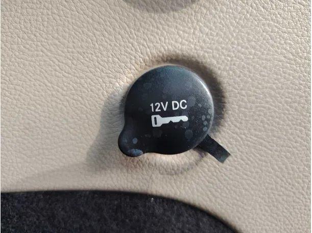 Car image 30
