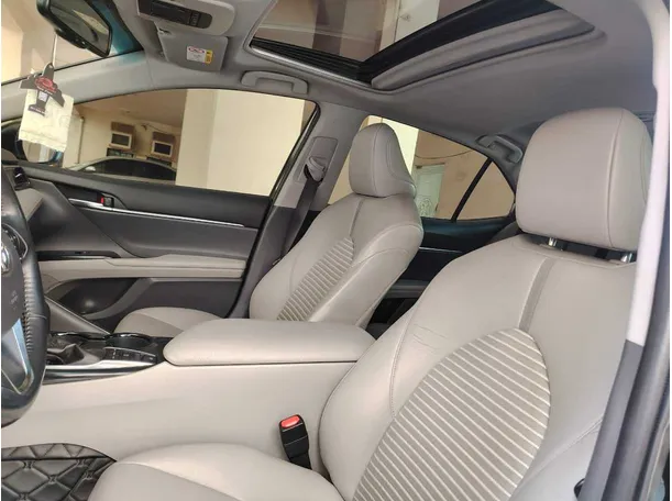 Car image 15