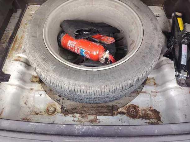 Car image 27