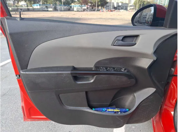 Car image 10