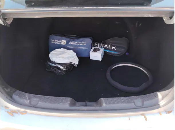Car image 25