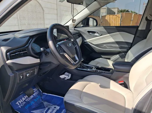 Car image 10
