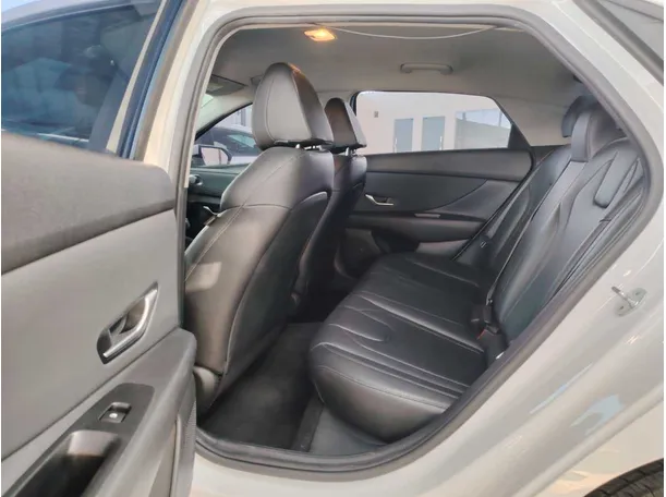 Car image 15
