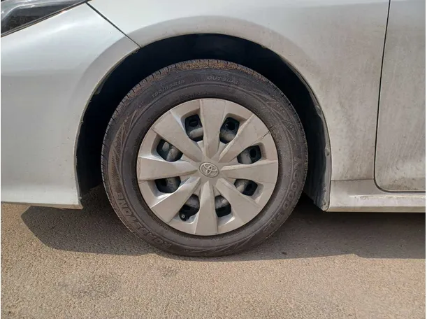 Car image 9