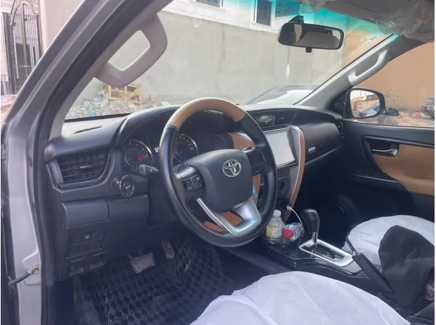 Car image 12