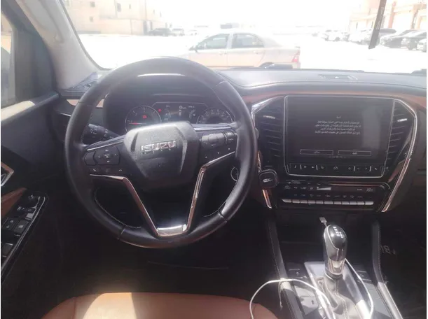 Car image 19