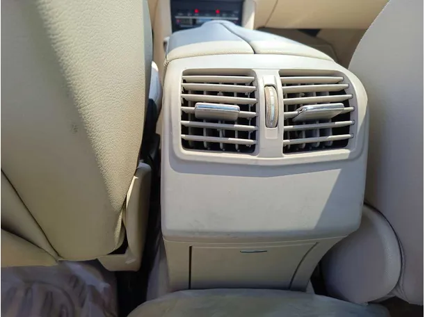 Car image 33