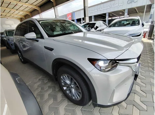 Car image 4