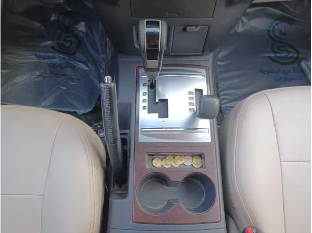 Car image 14