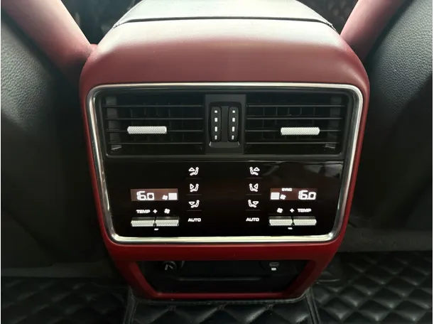 Car image 29