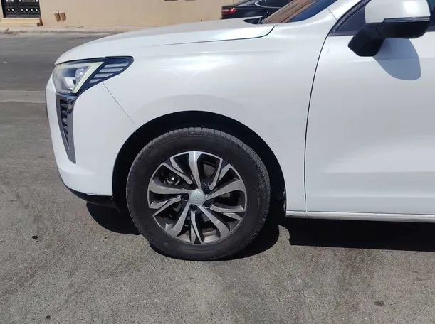 Car image 8
