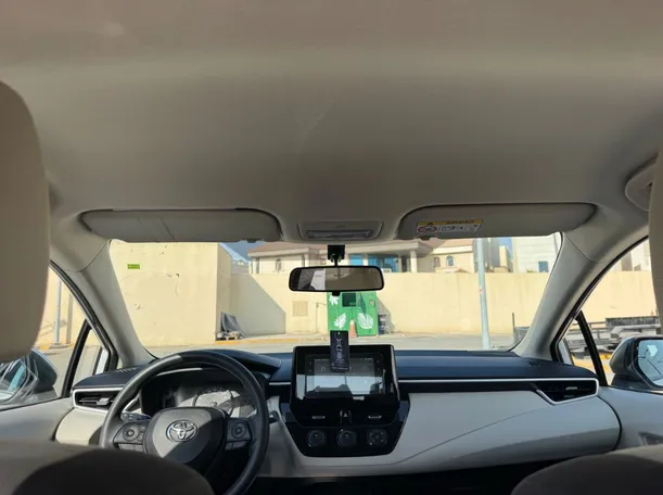 Car image 14