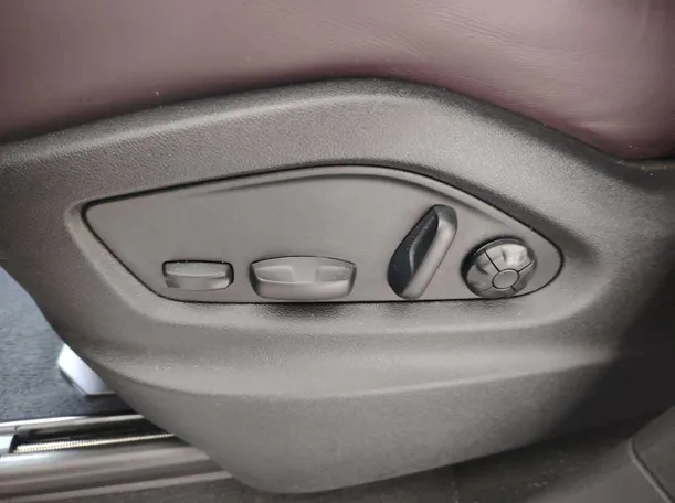 Car image 43