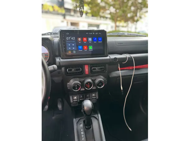 Car image 12