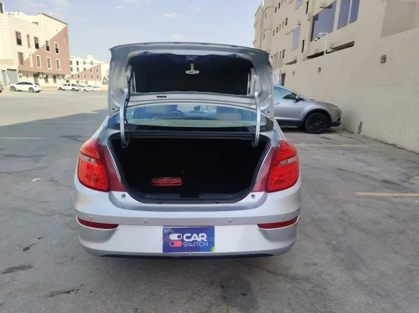 Car image 28