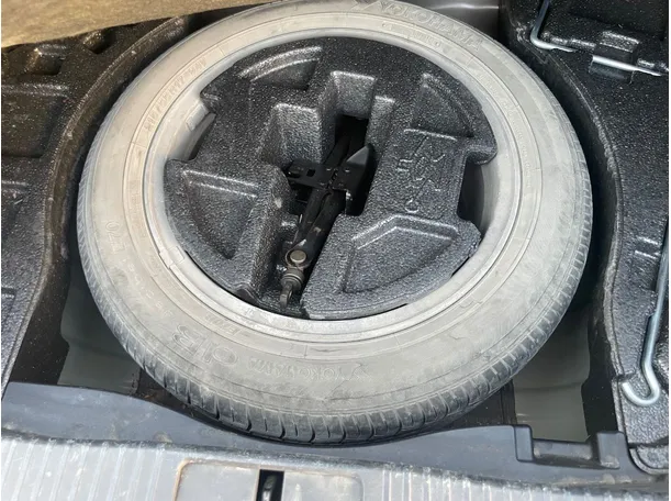 Car image 25