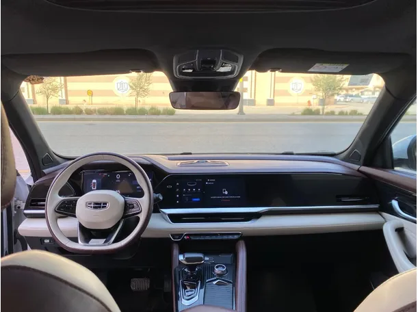 Car image 15