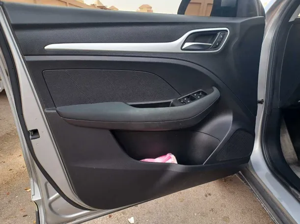 Car image 10
