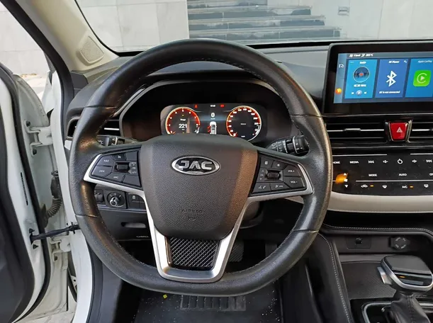 Car image 14