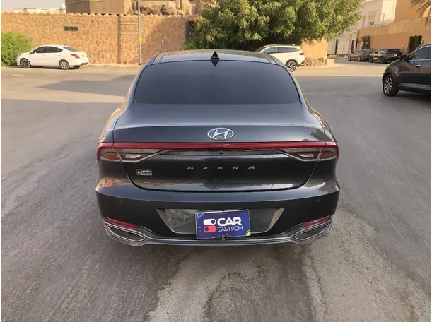 Car image 6