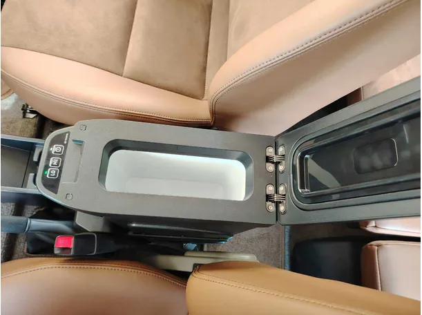 Car image 33