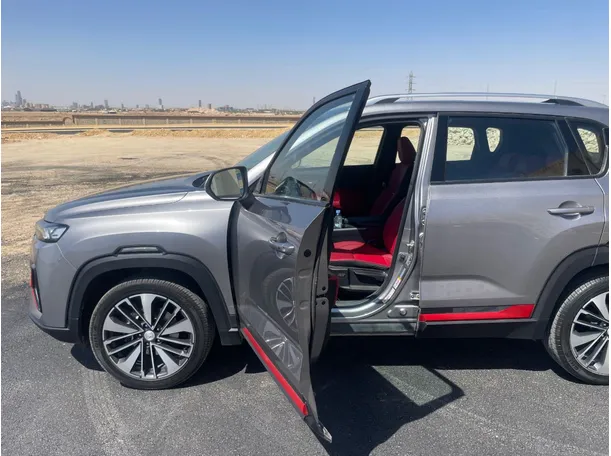 Car image 13