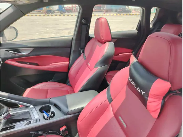 Car image 13