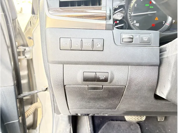 Car image 27