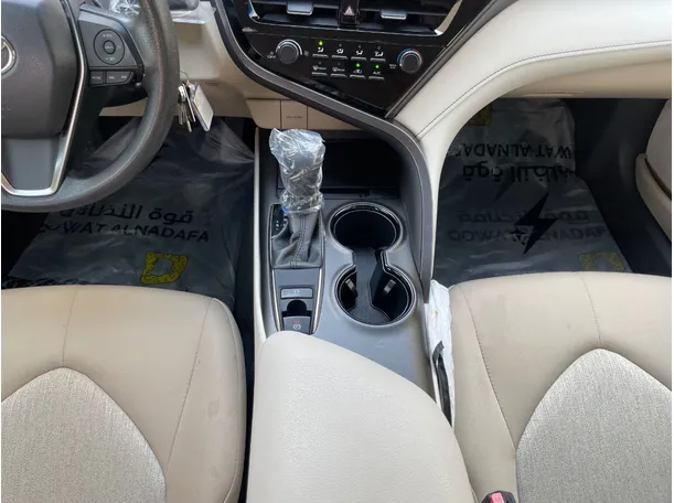 Car image 18
