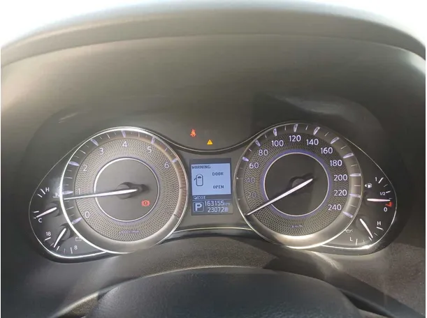 Car image 24