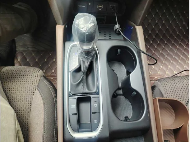 Car image 24