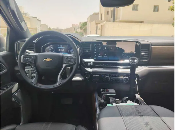 Car image 19