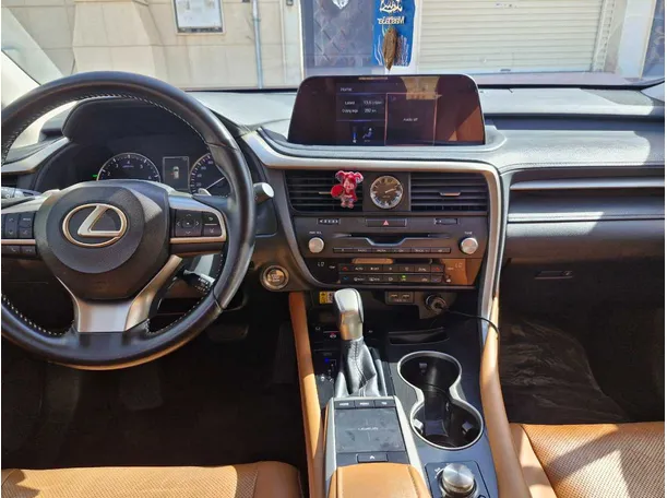 Car image 18