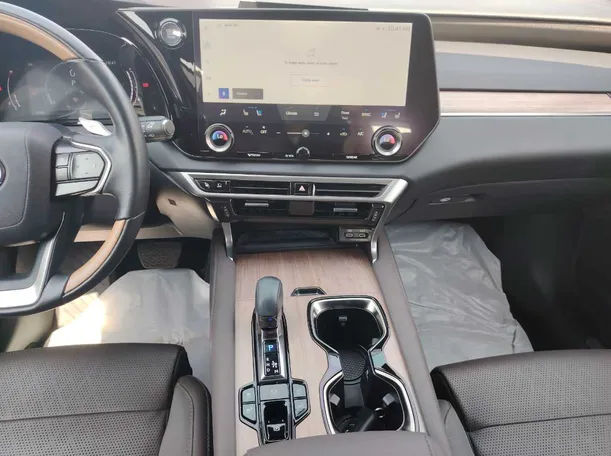Car image 18
