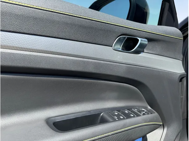 Car image 27
