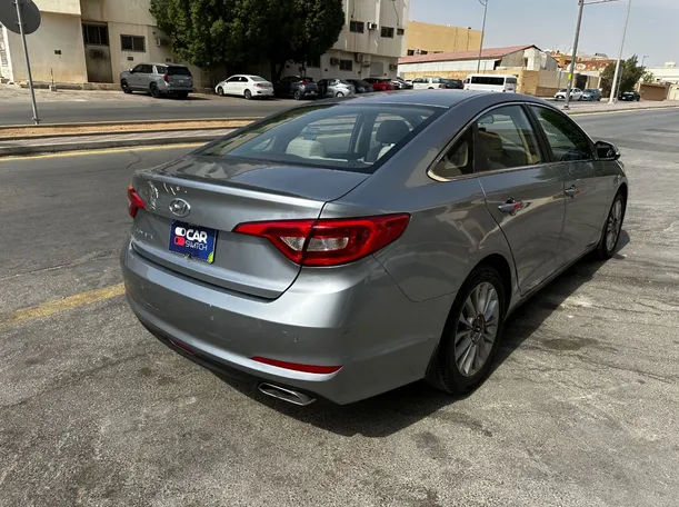 Car image 5