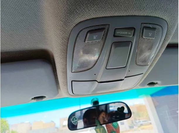 Car image 30