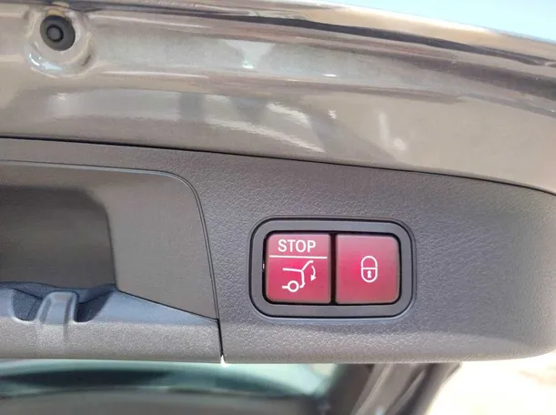 Car image 39