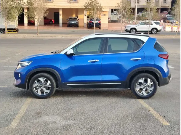 Car image 8