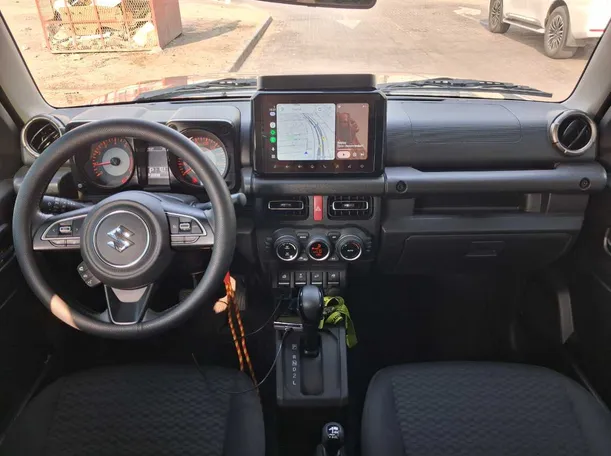 Car image 15
