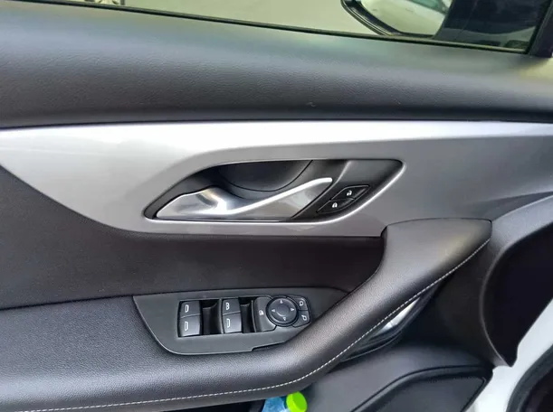 Car image 34