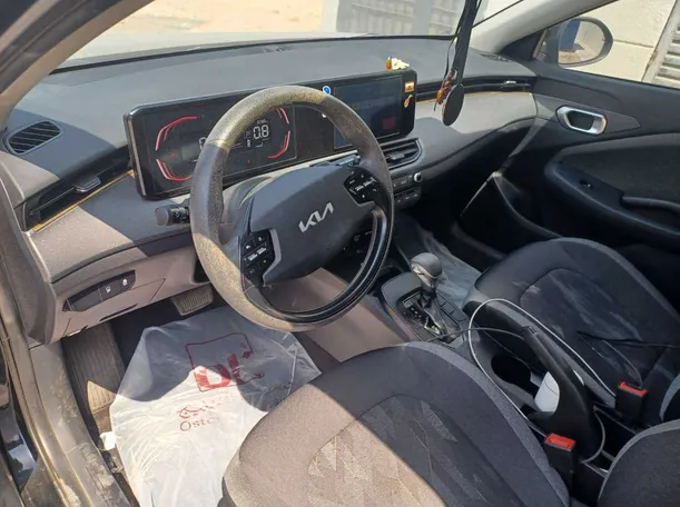 Car image 12