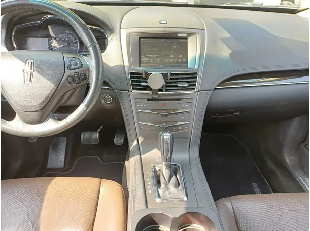 Car image 17