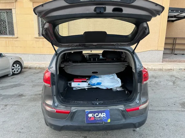 Car image 19