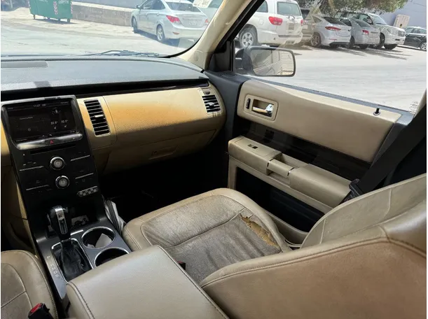 Car image 19