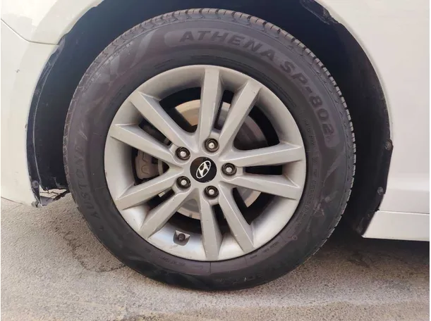 Car image 10
