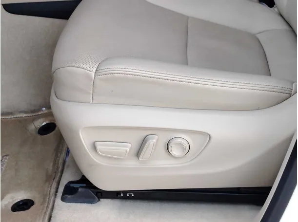 Car image 35