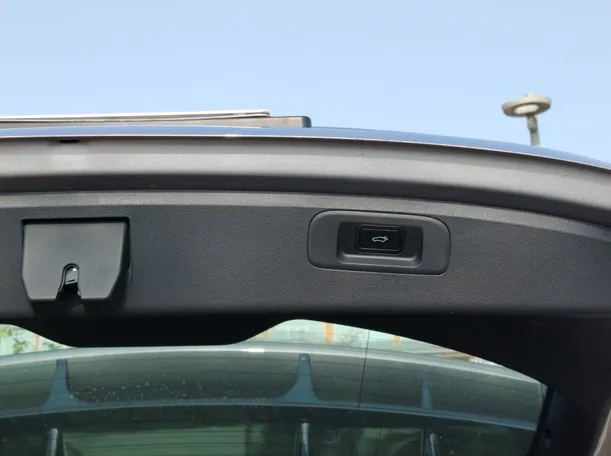 Car image 37